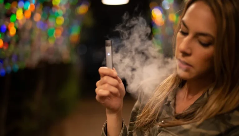 Elektronske Cigarete - BiH 25 teen vaping 1021x580 1